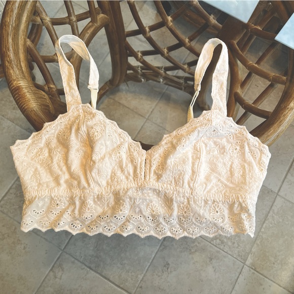 Free People Tops - 🕊FREE PEOPLE 🕊-  White Embroidered Lacey Bralette/top Size M
